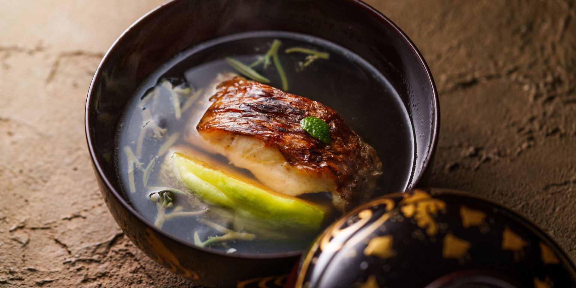 一皿に宿る、九州の記憶と四季の彩り月替わり、完全予約制の贅沢