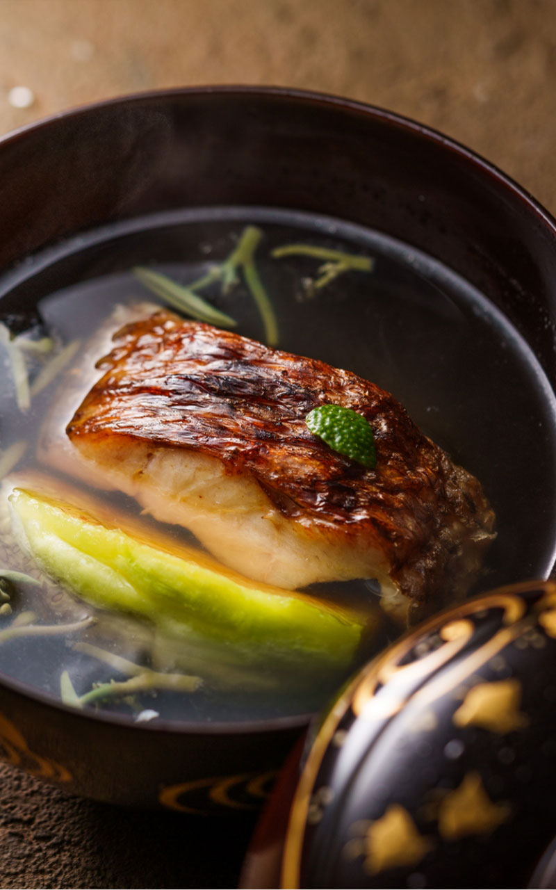 一皿に宿る、九州の記憶と四季の彩り月替わり、完全予約制の贅沢