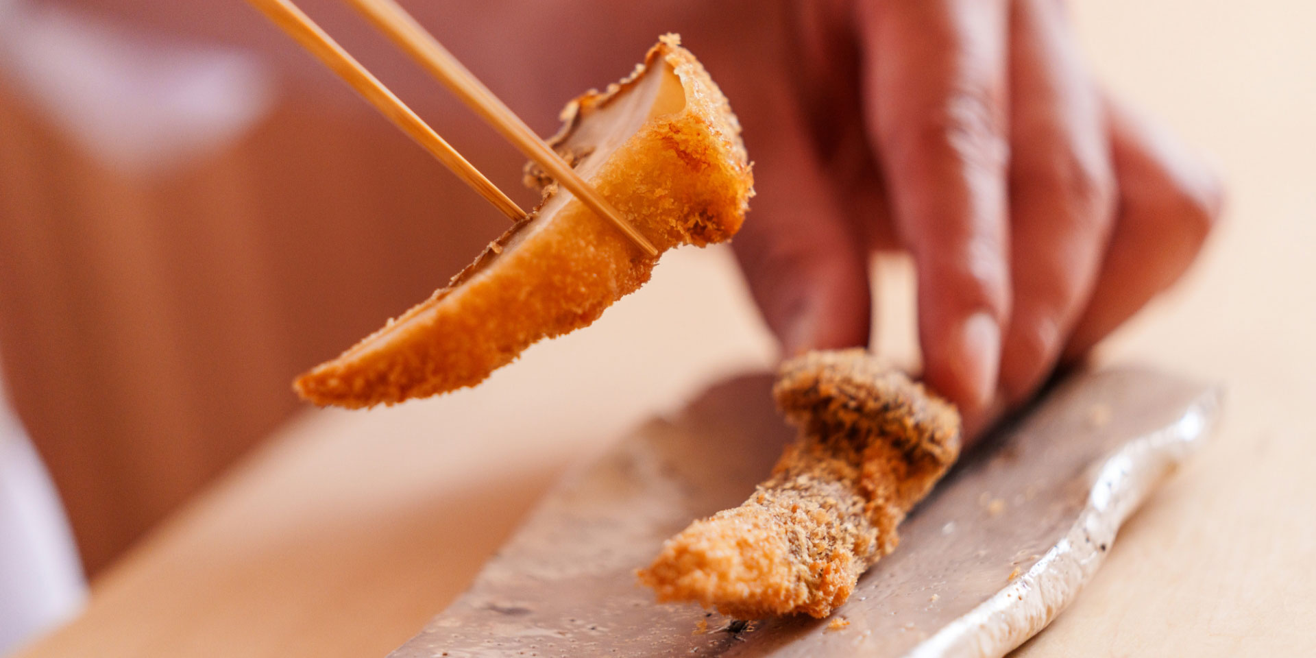 一皿に宿る、九州の記憶と四季の彩り月替わり、完全予約制の贅沢